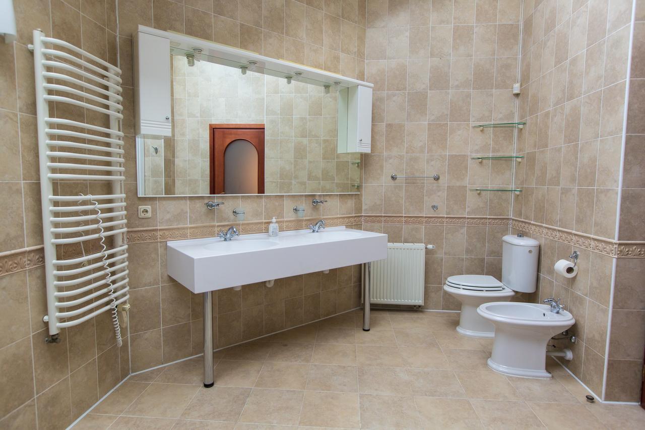 10 Rooms Lviv Extérieur photo