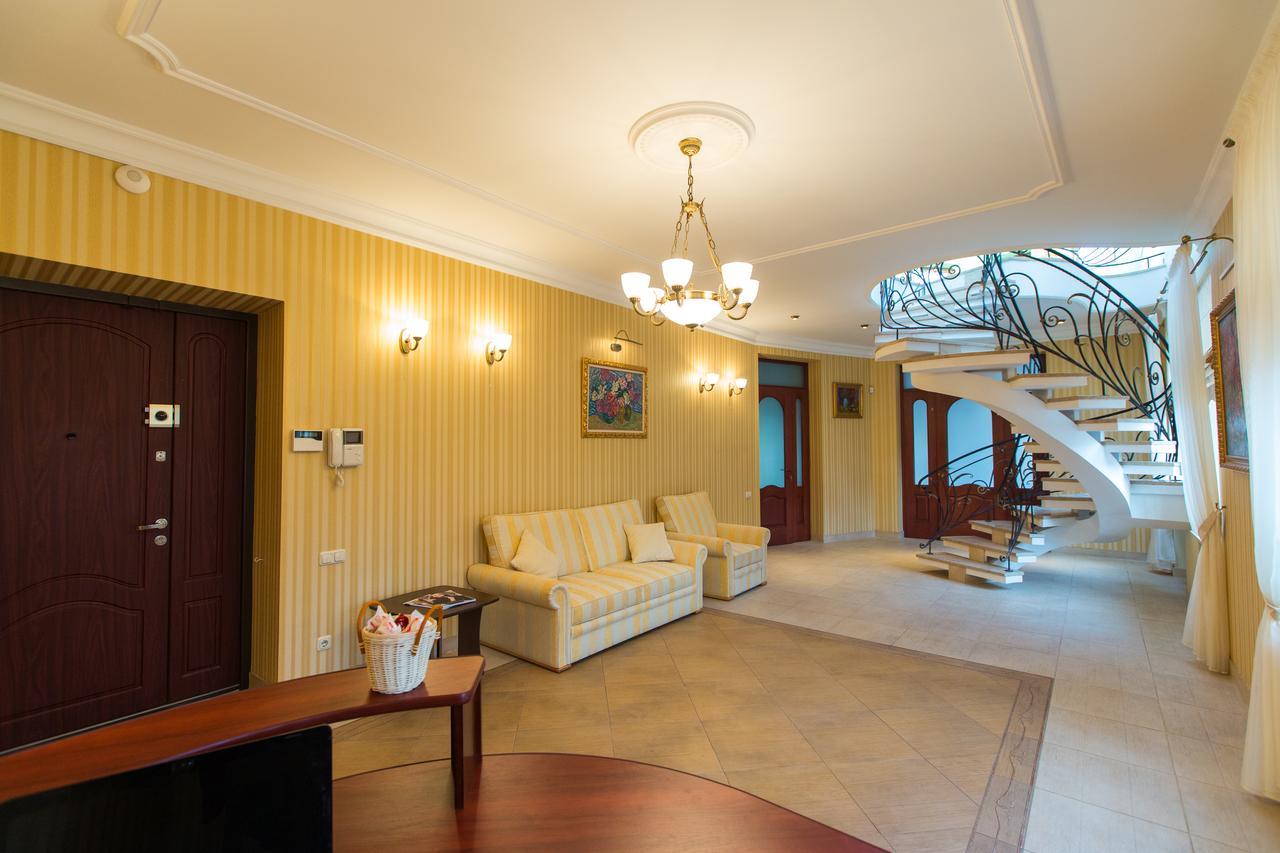 10 Rooms Lviv Extérieur photo