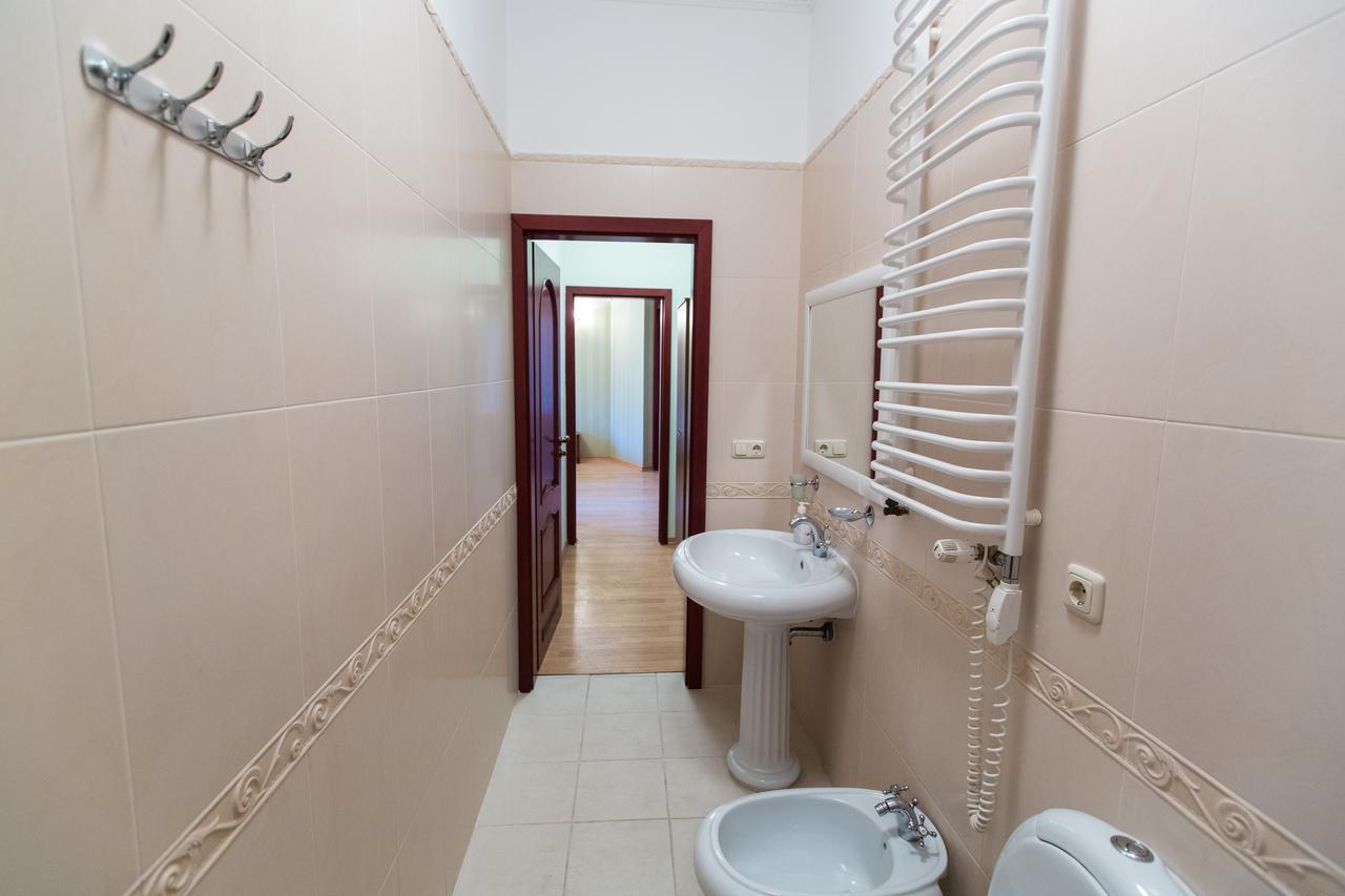10 Rooms Lviv Extérieur photo