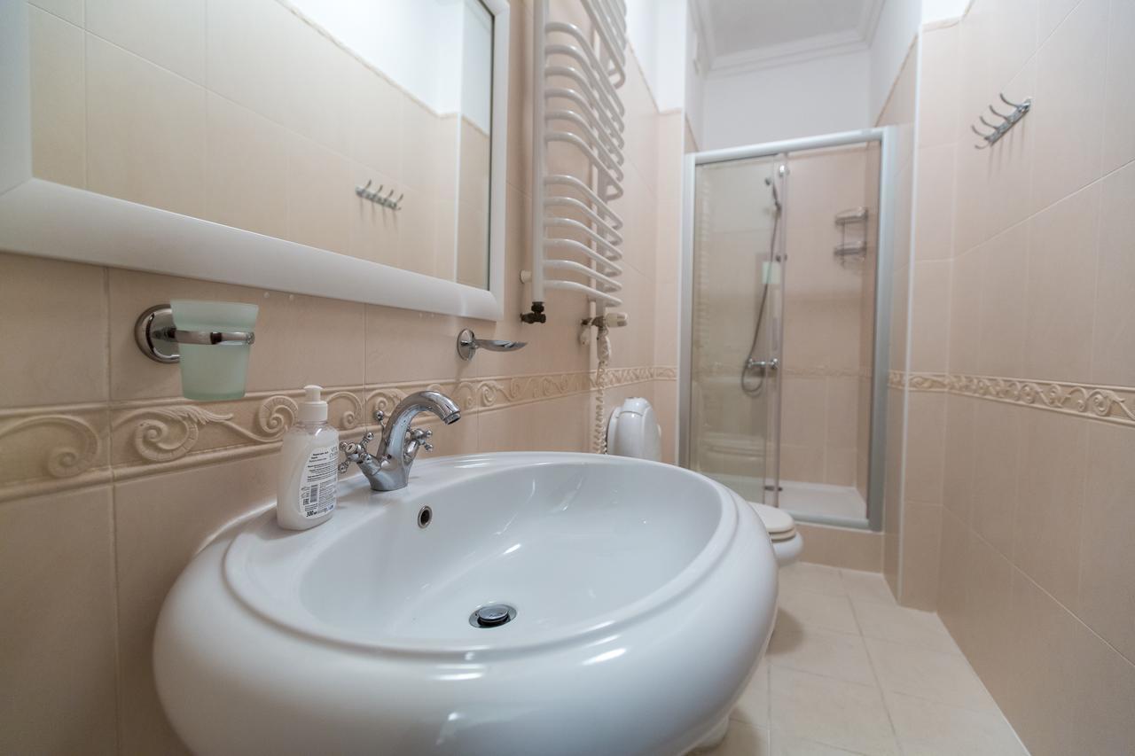 10 Rooms Lviv Extérieur photo