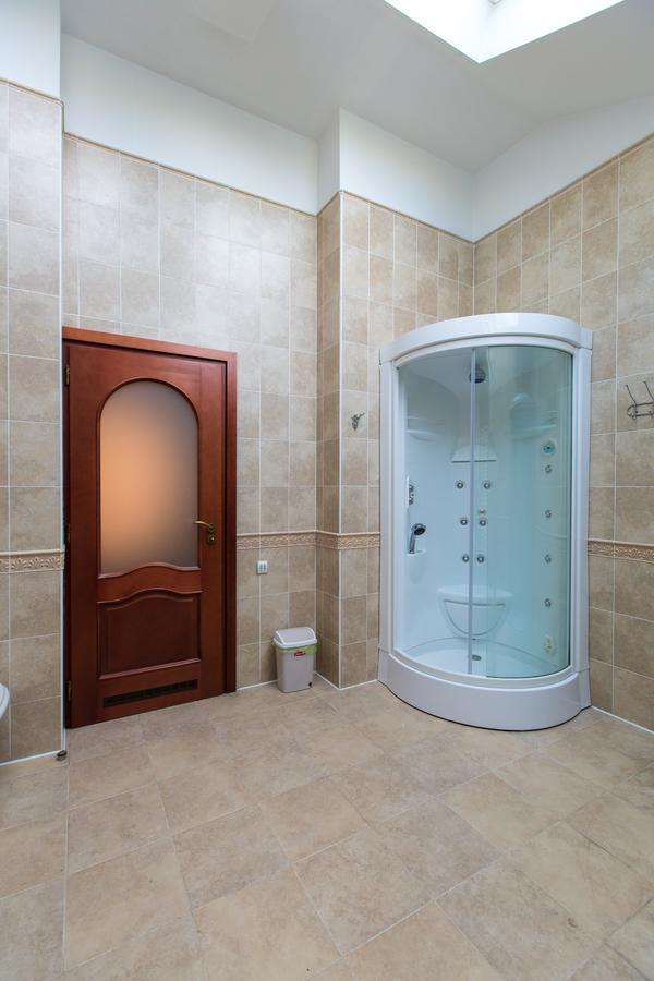 10 Rooms Lviv Extérieur photo